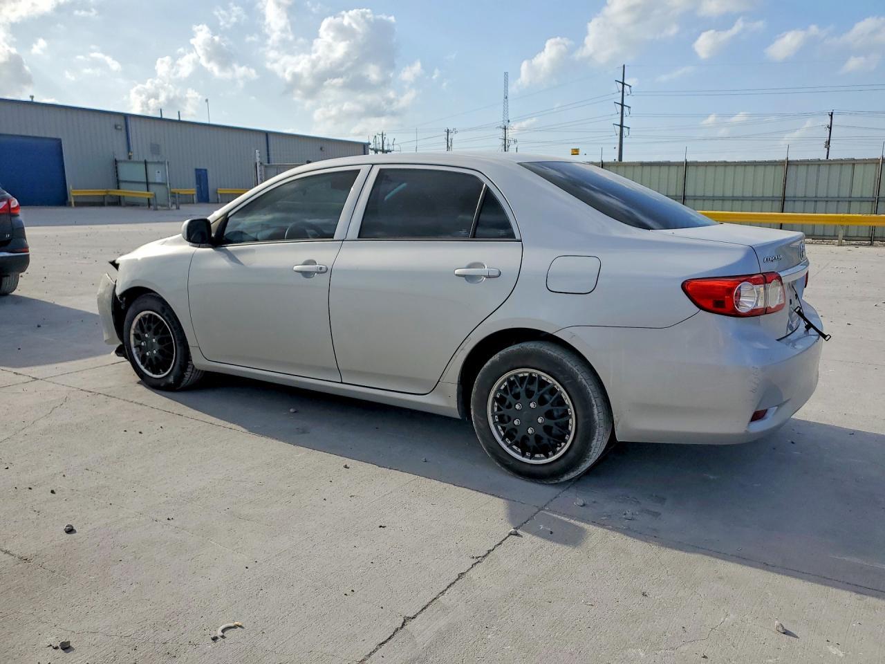 2013 Toyota Corolla L - Фото 2