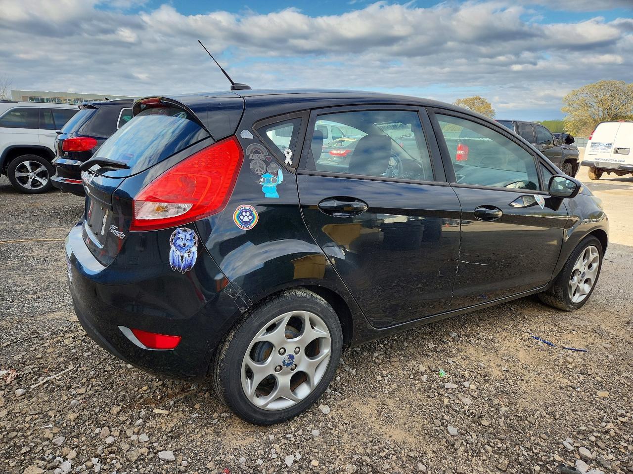 2011 Ford Fiesta Ses - Фото 3