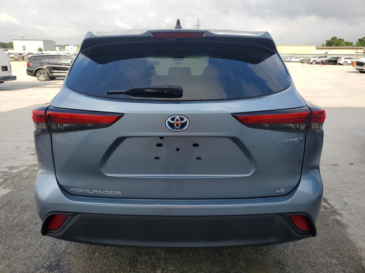2023 Toyota Highlander Hybrid Le - Image 6