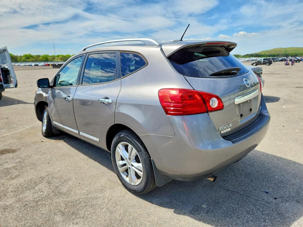 2015 Nissan Rogue Select S - Фото 2
