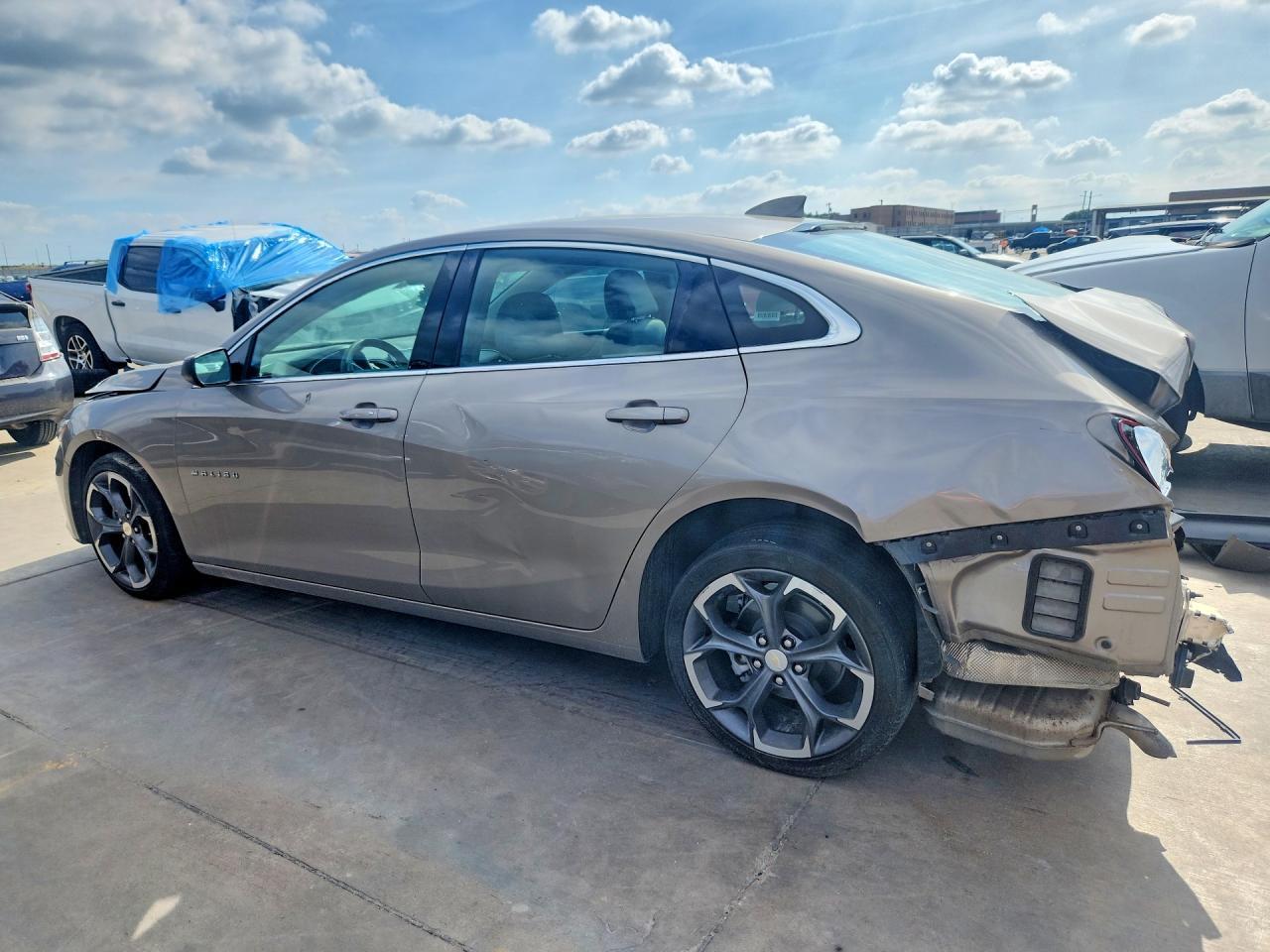 2022 Chevrolet Malibu - Фото 2