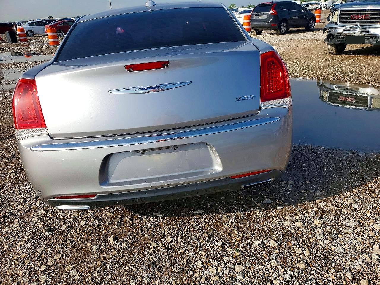 2018 Chrysler 300 Limited - Image 6