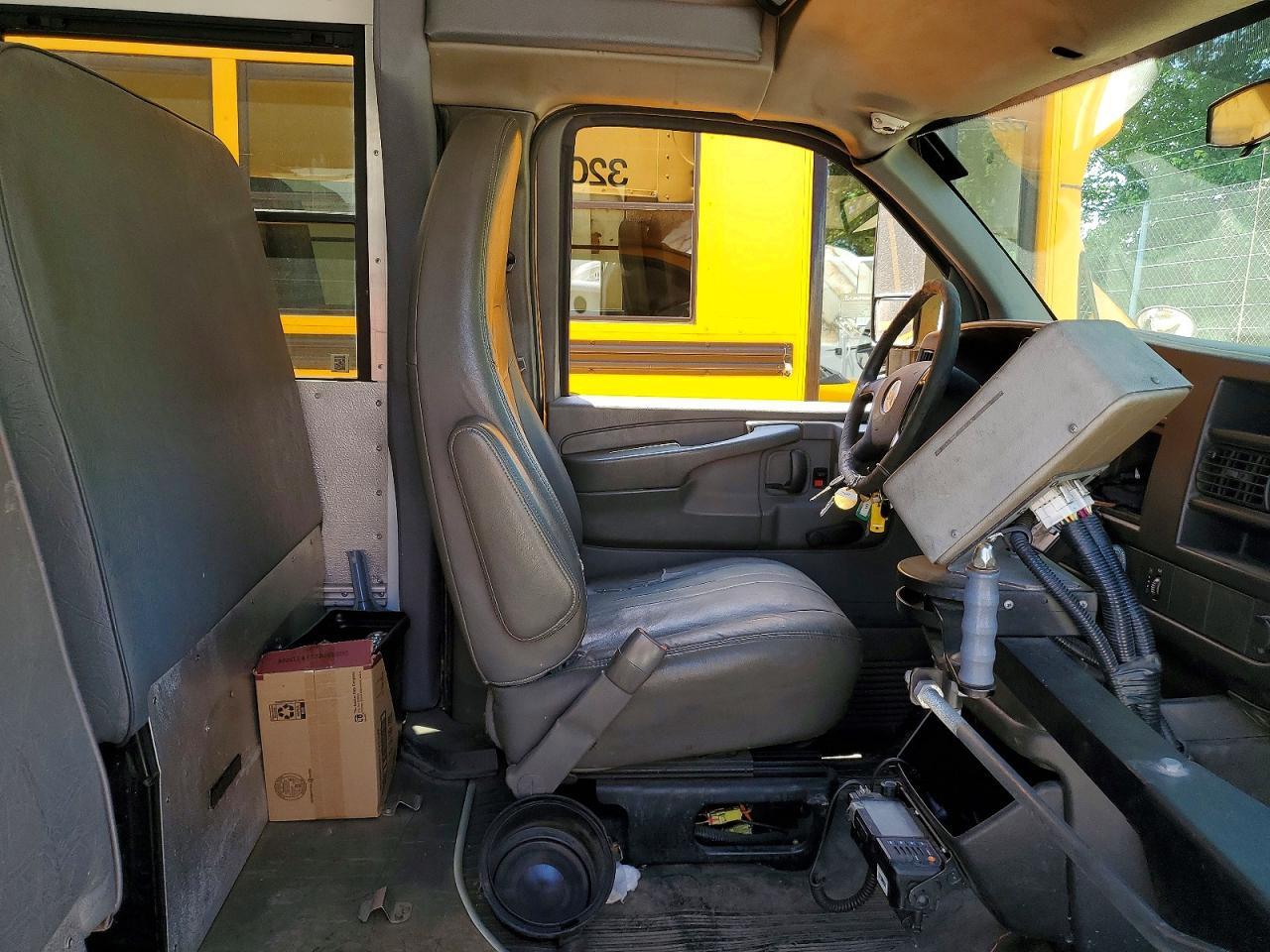 2011 Chevrolet Express G3500 - Фото 5