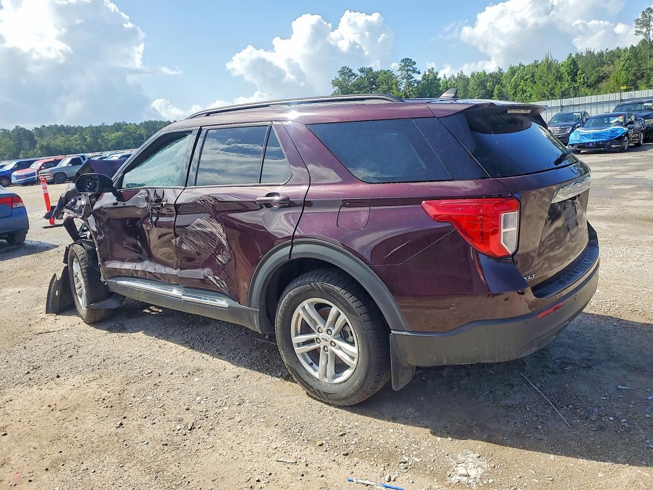 2023 Ford Explorer Xlt - Фото 2