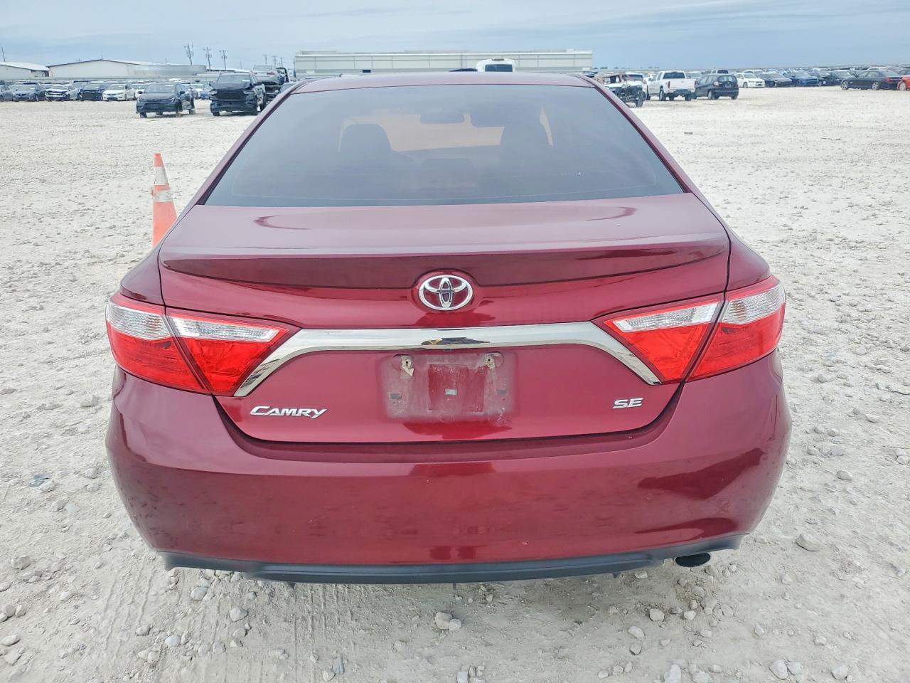 2016 Toyota Camry Se - Фото 6