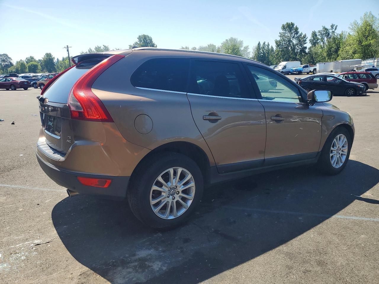 2010 Volvo Xc60 - Image 3