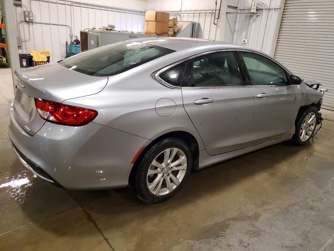 2015 Chrysler 200 Limited - Фото 3