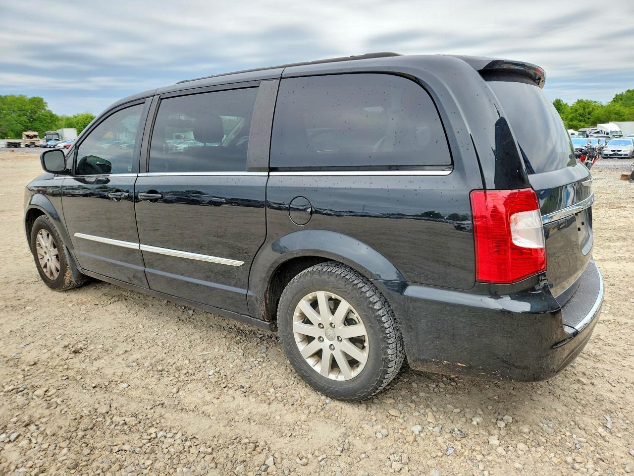 2013 Chrysler Town & Country Touring - Image 2