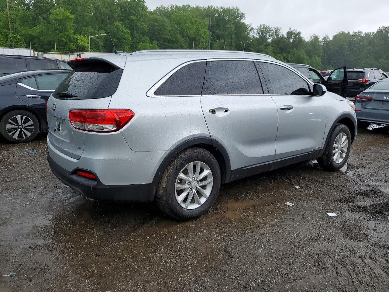 2017 Kia Sorento Lx V6 - Image 3