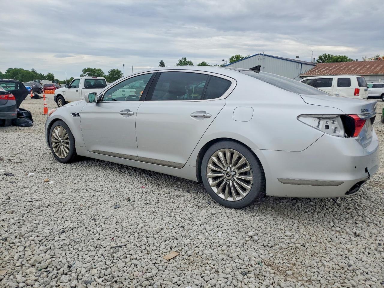 2015 Kia K900 Luxury - Image 2