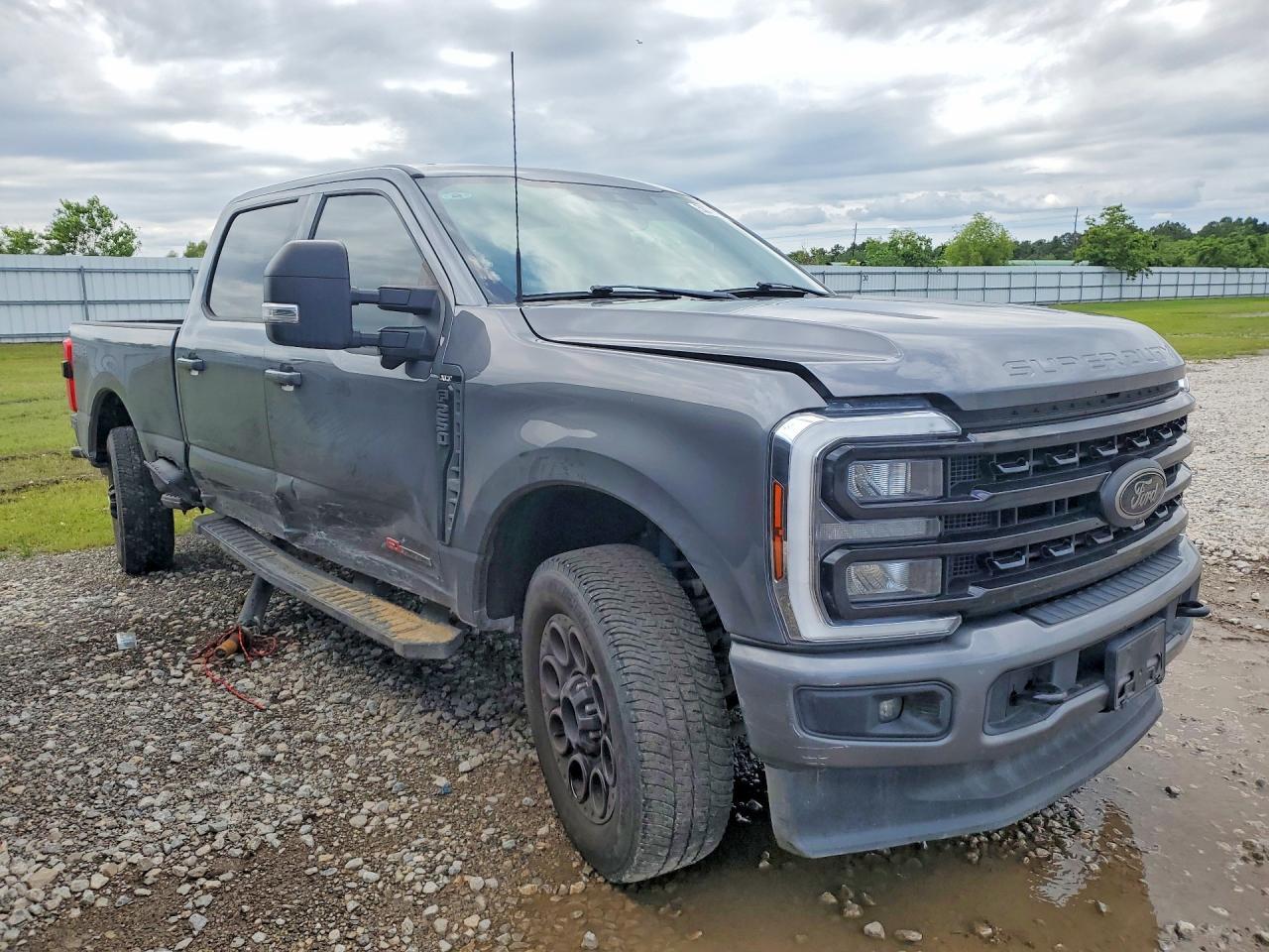 2024 Ford F250 Super Duty - Image 4