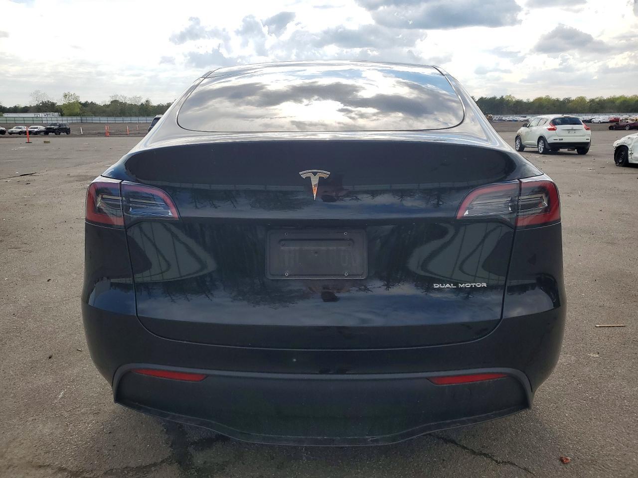 2024 Tesla Model Y - Фото 6