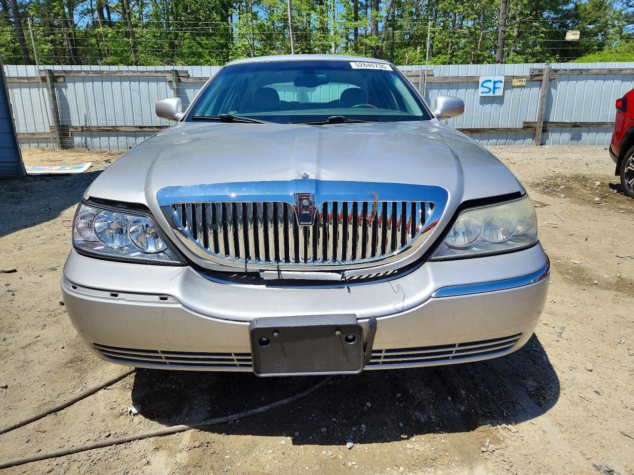 2004 Lincoln Town Car Ultimate - Image 5