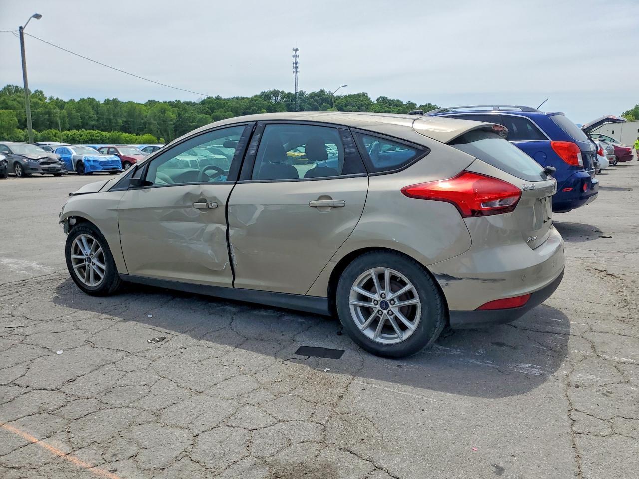 2016 Ford Focus Se - Image 2