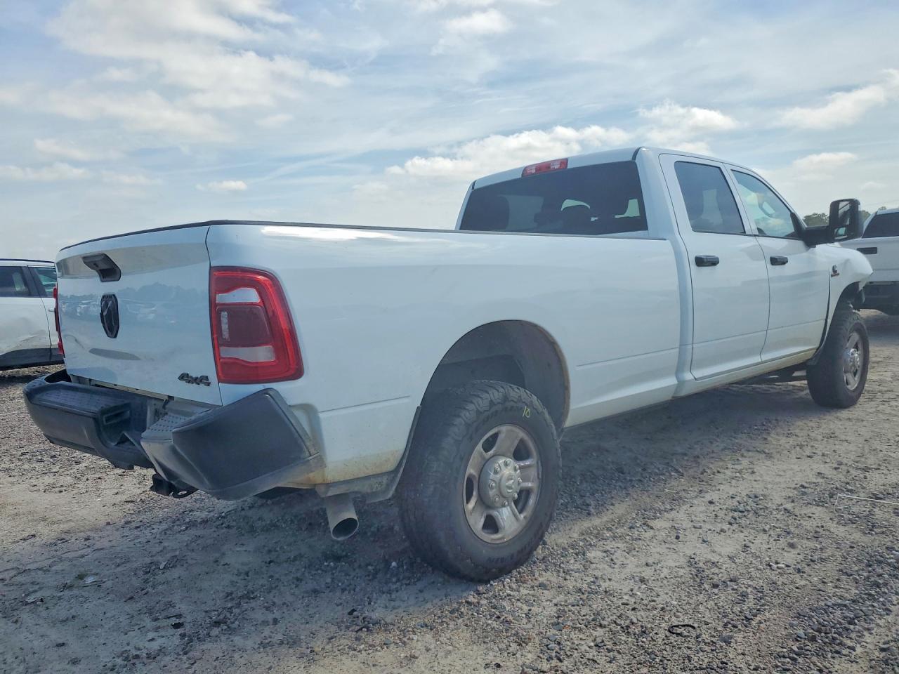 2023 Ram 3500 Tradesman - Фото 3