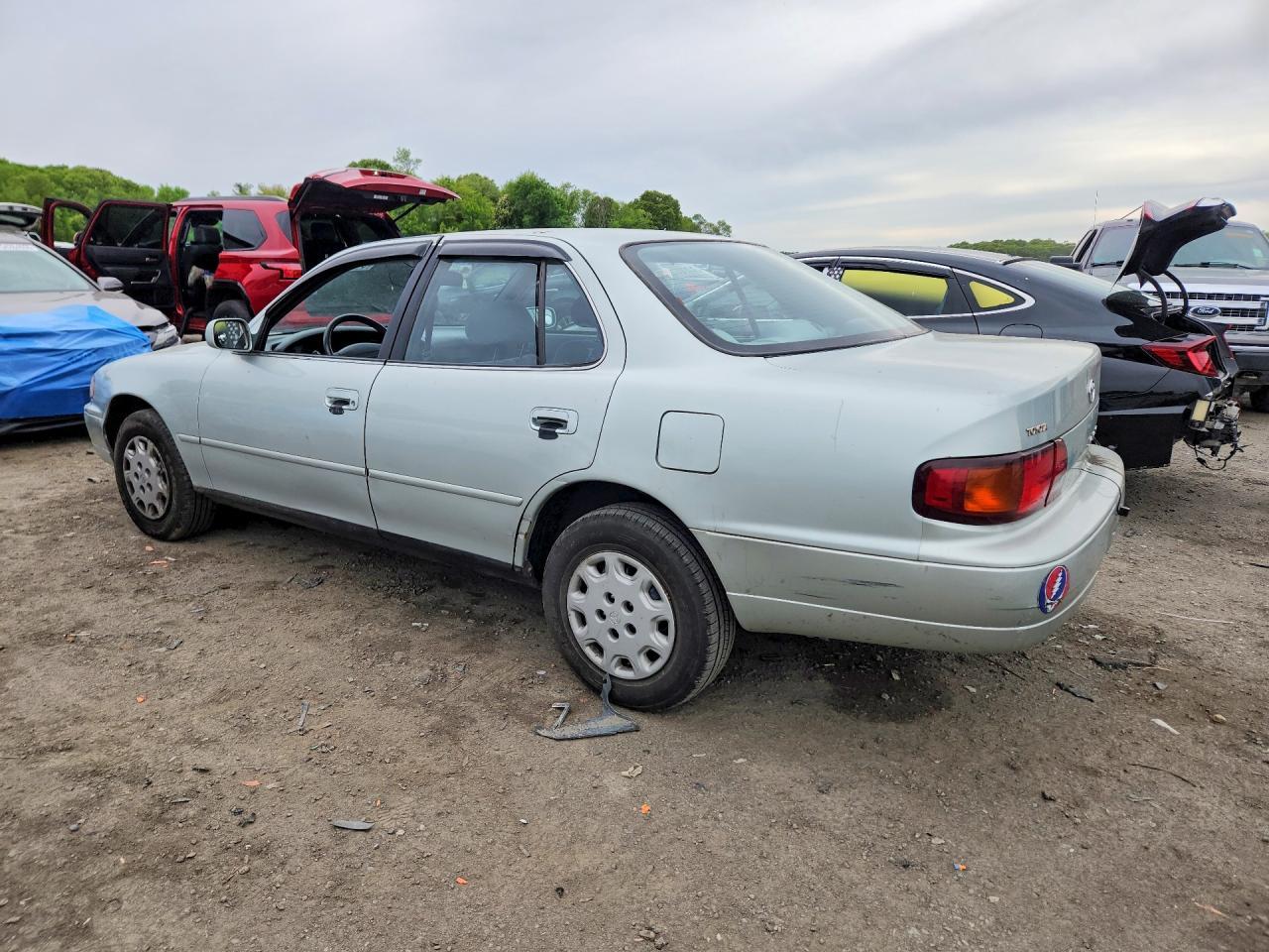 1995 Toyota Camry Le - Фото 2