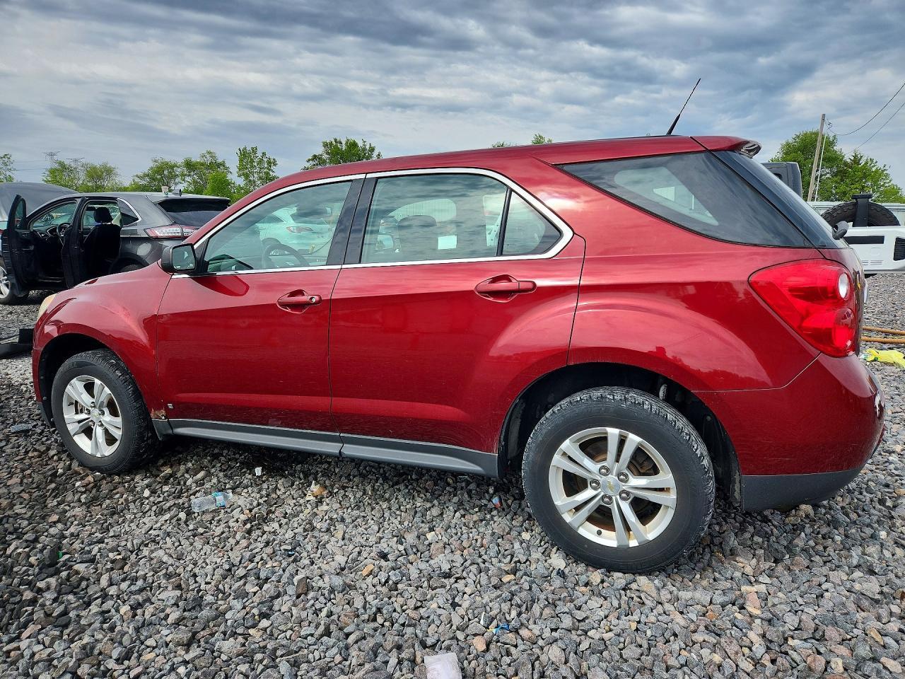 2010 Chevrolet Equinox Ls - Image 2