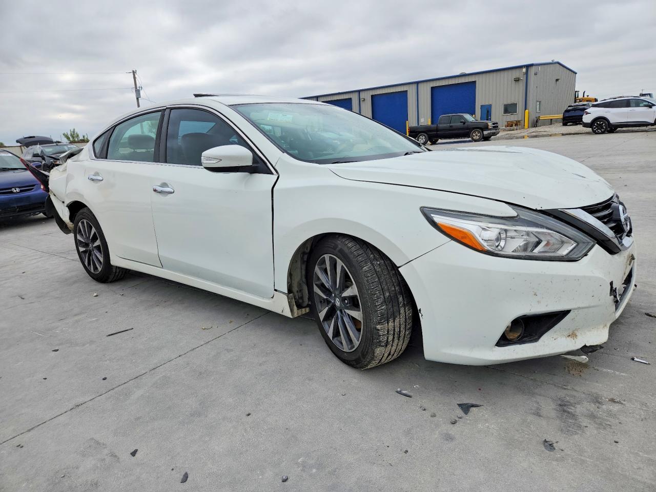 2016 Nissan Altima - Image 4