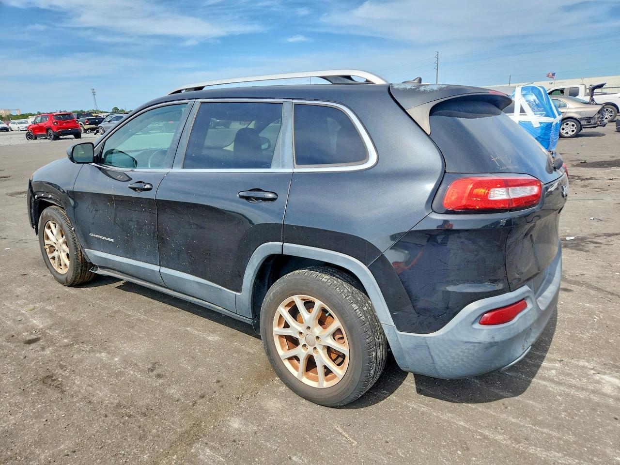 2016 Jeep Cherokee Latitude - Фото 2