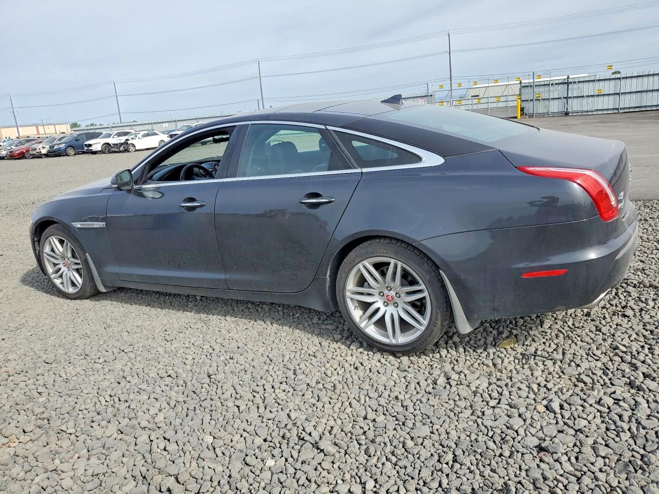 2015 Jaguar Xj - Image 2