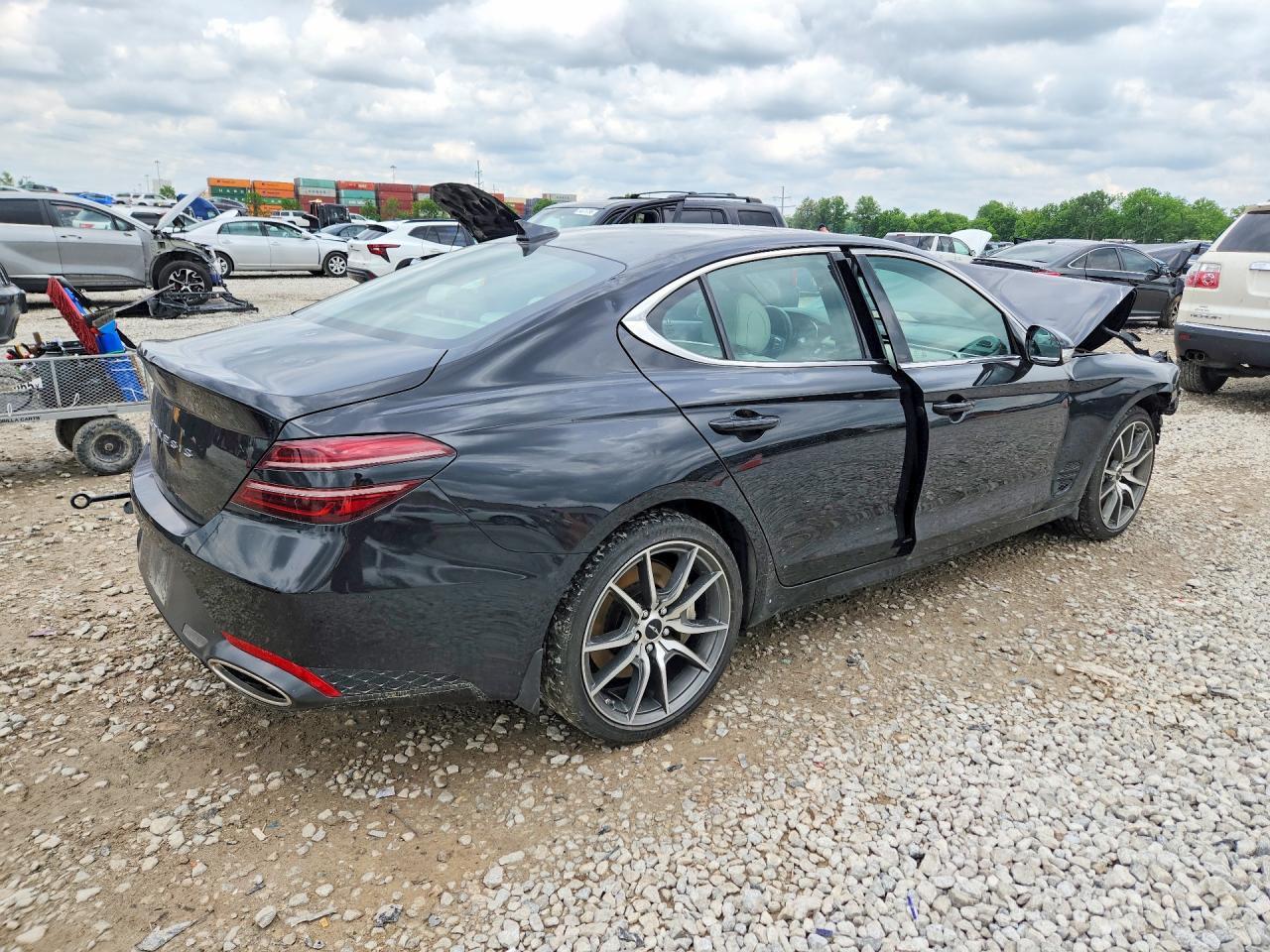 2025 Genesis G70 2.5T Standard - Image 3