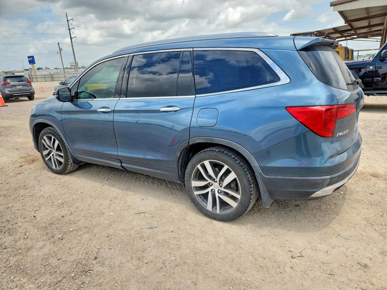 2018 Honda Pilot Elite - Image 2