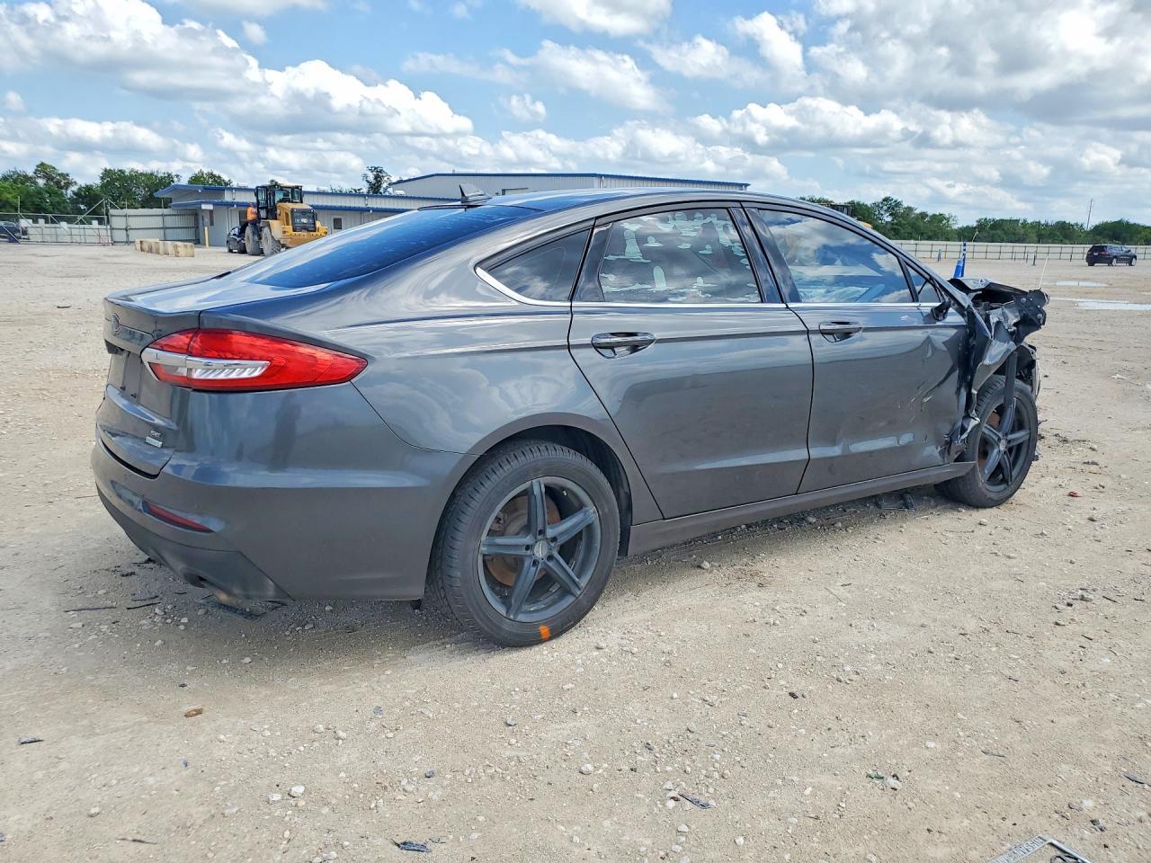 2020 Ford Fusion Se - Фото 3