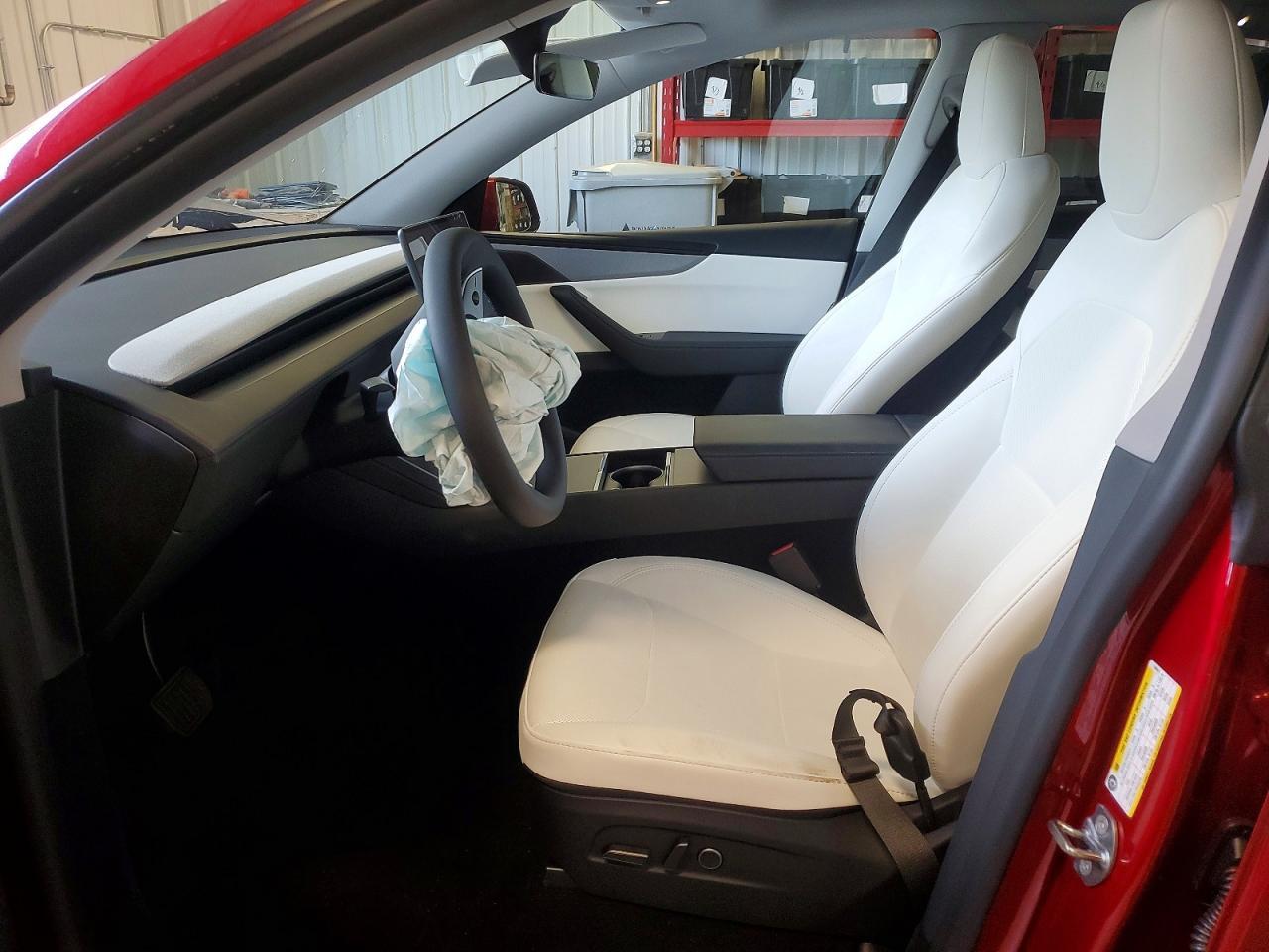 2026 Tesla Model Y - Фото 7