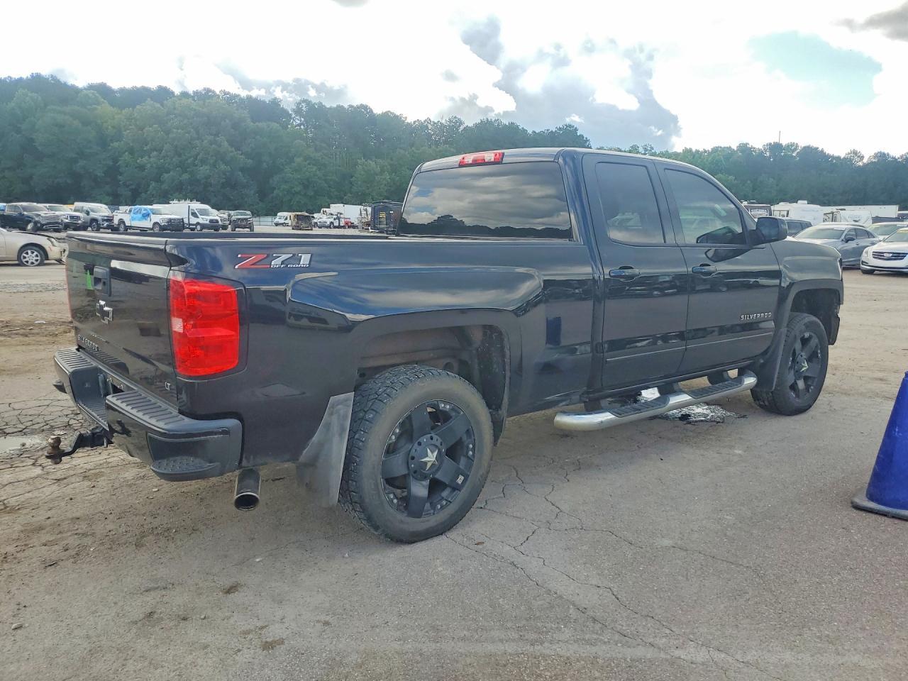 2018 Chevrolet Silverado K1500 Lt - Image 3