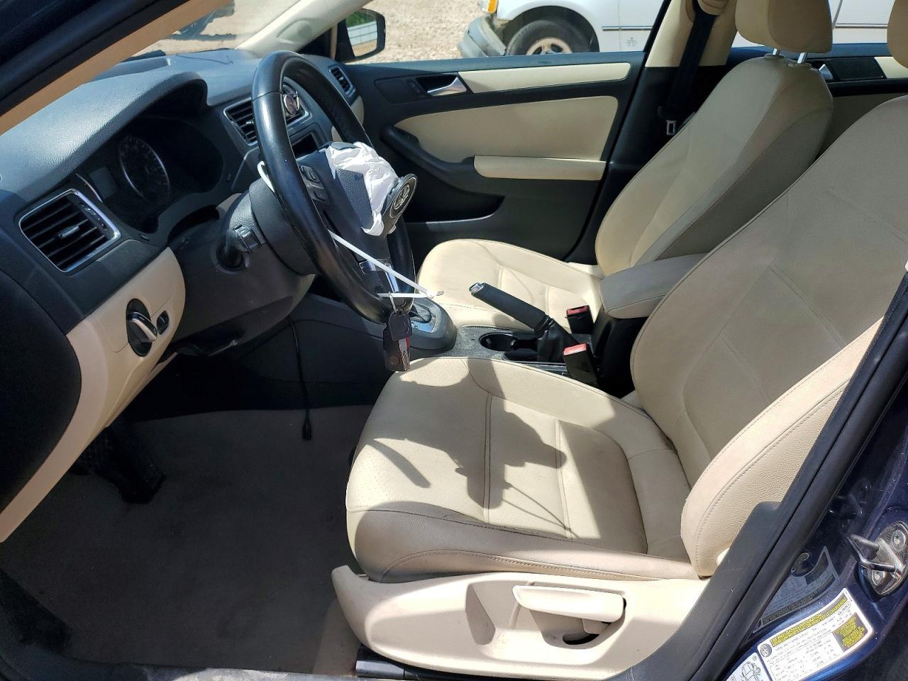 2012 Volkswagen Jetta - Image 7