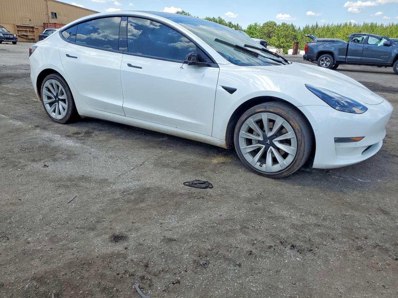 2022 Tesla Model 3 - Фото 4
