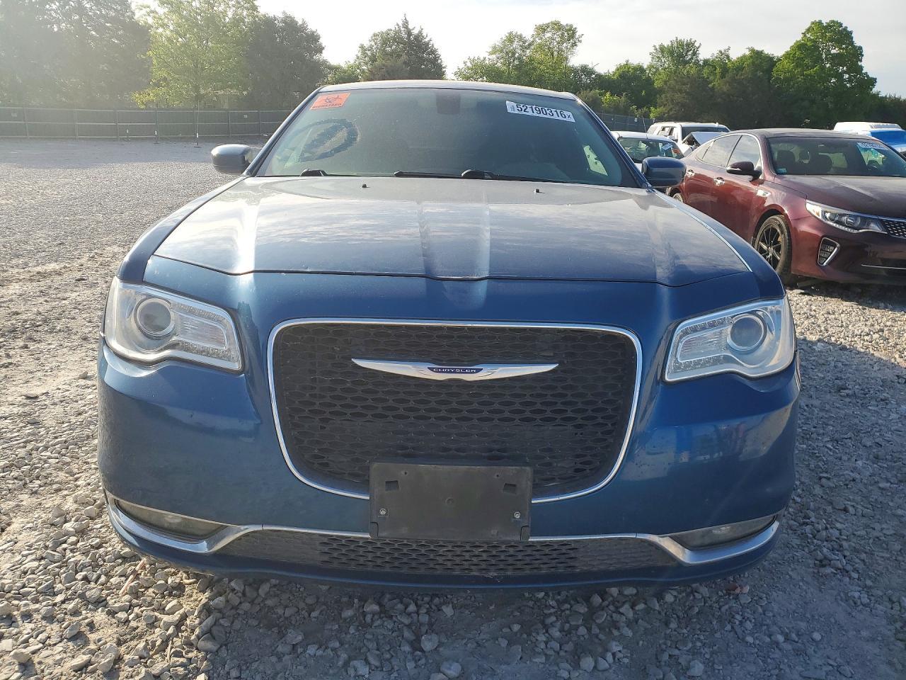 2020 Chrysler 300 Touring - Фото 5