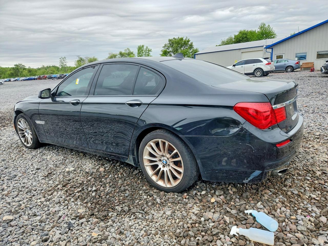 2012 BMW 750 Xi - Фото 2