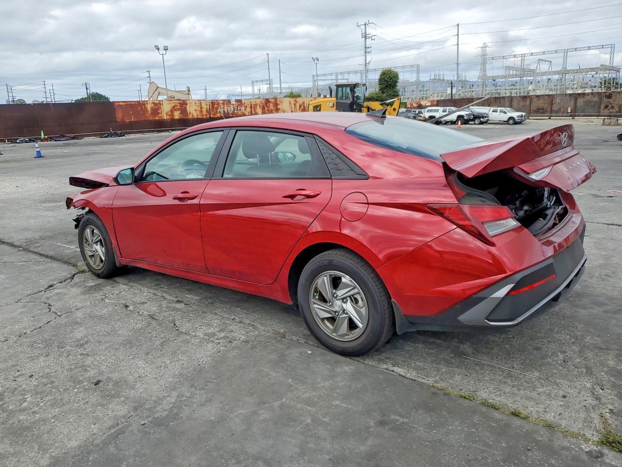 2025 Hyundai Elantra Se - Image 2