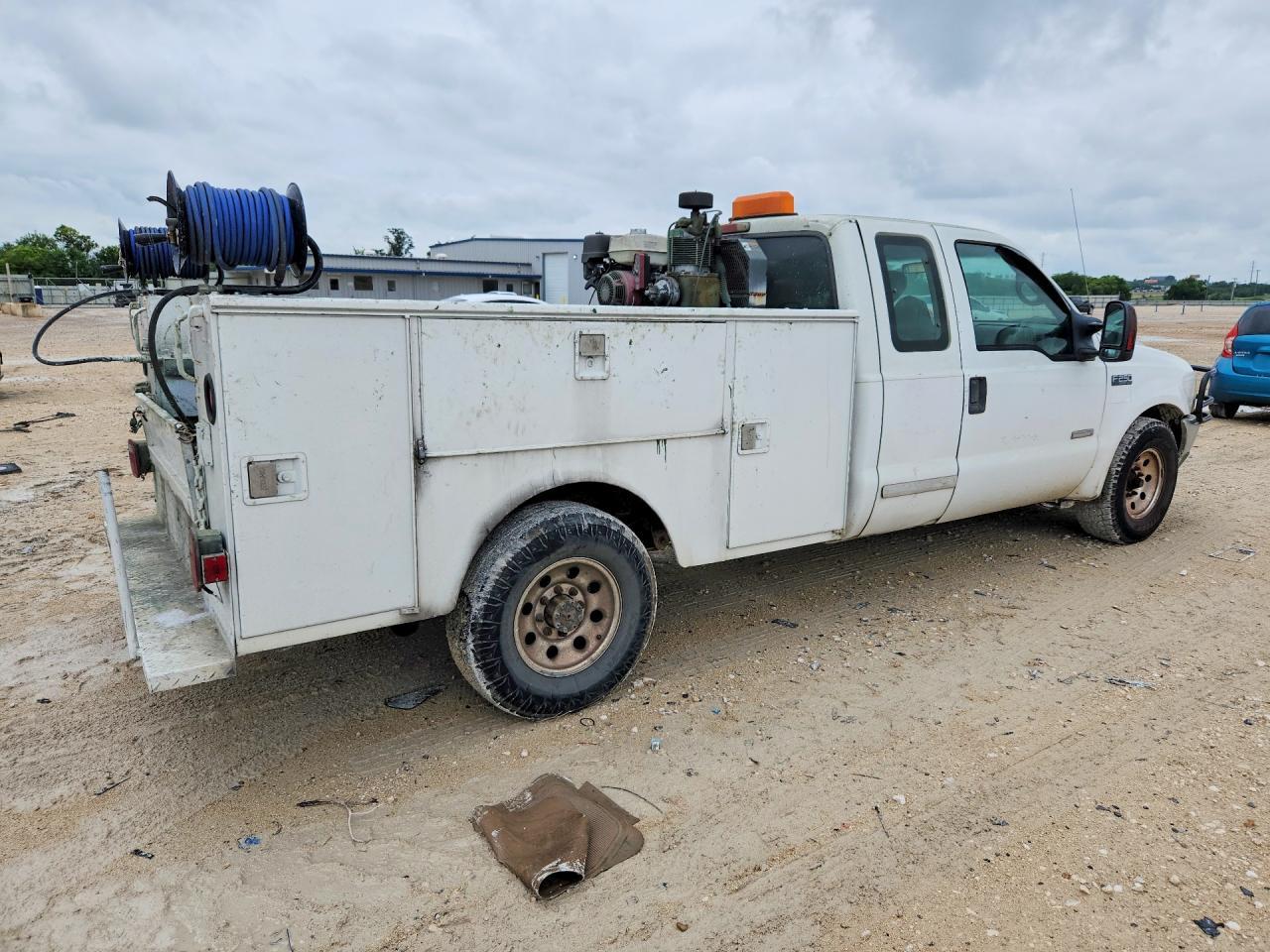 2001 Ford F250 Super - Delivery Truck - Image 3
