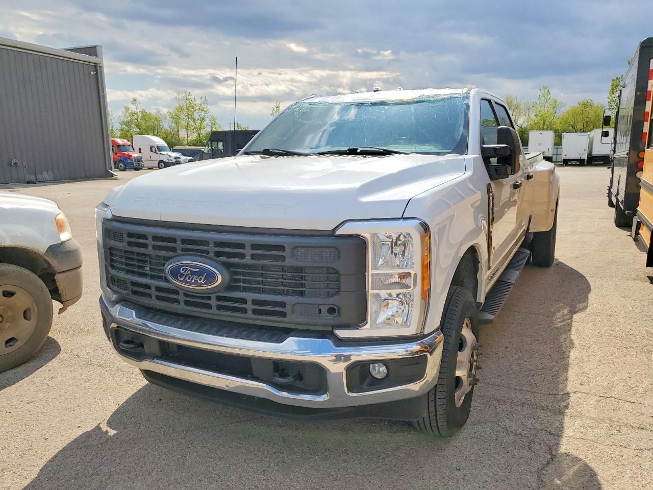 2023 Ford F350 Super Duty - Image 2