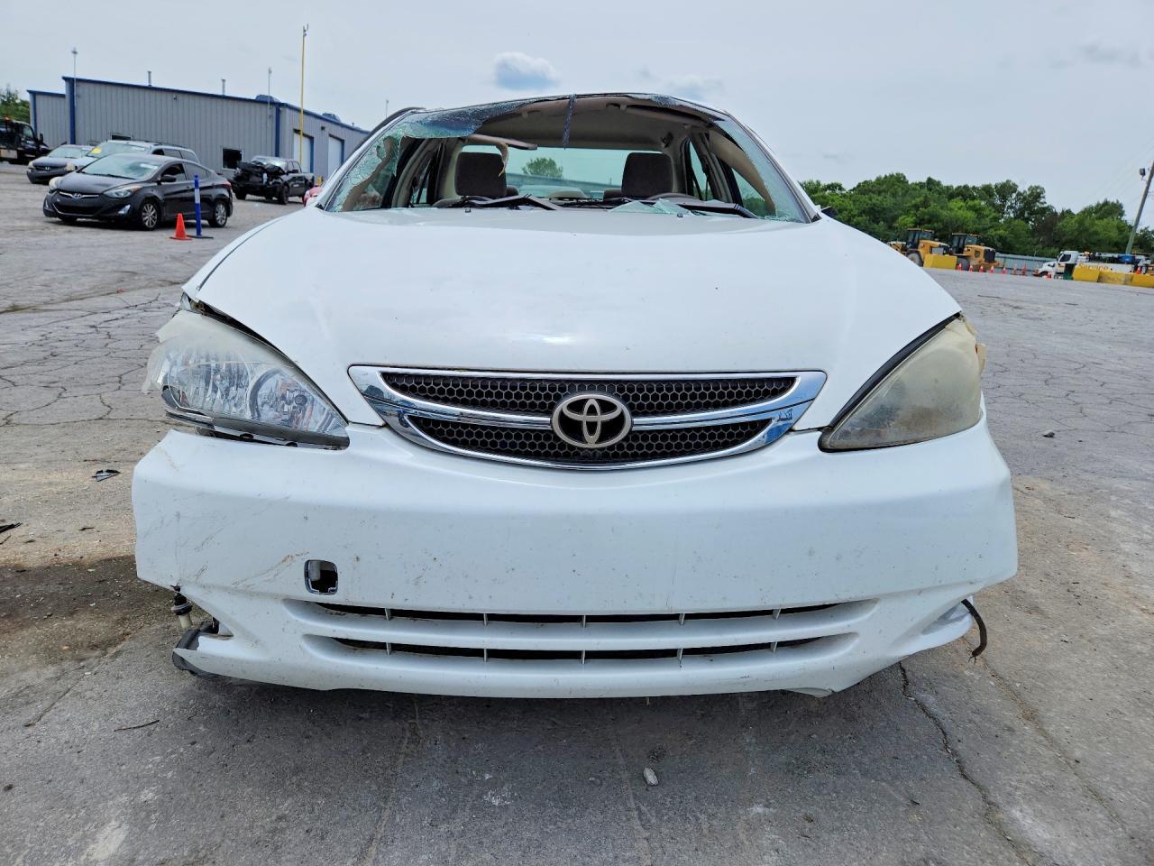 2004 Toyota Camry Le - Image 5