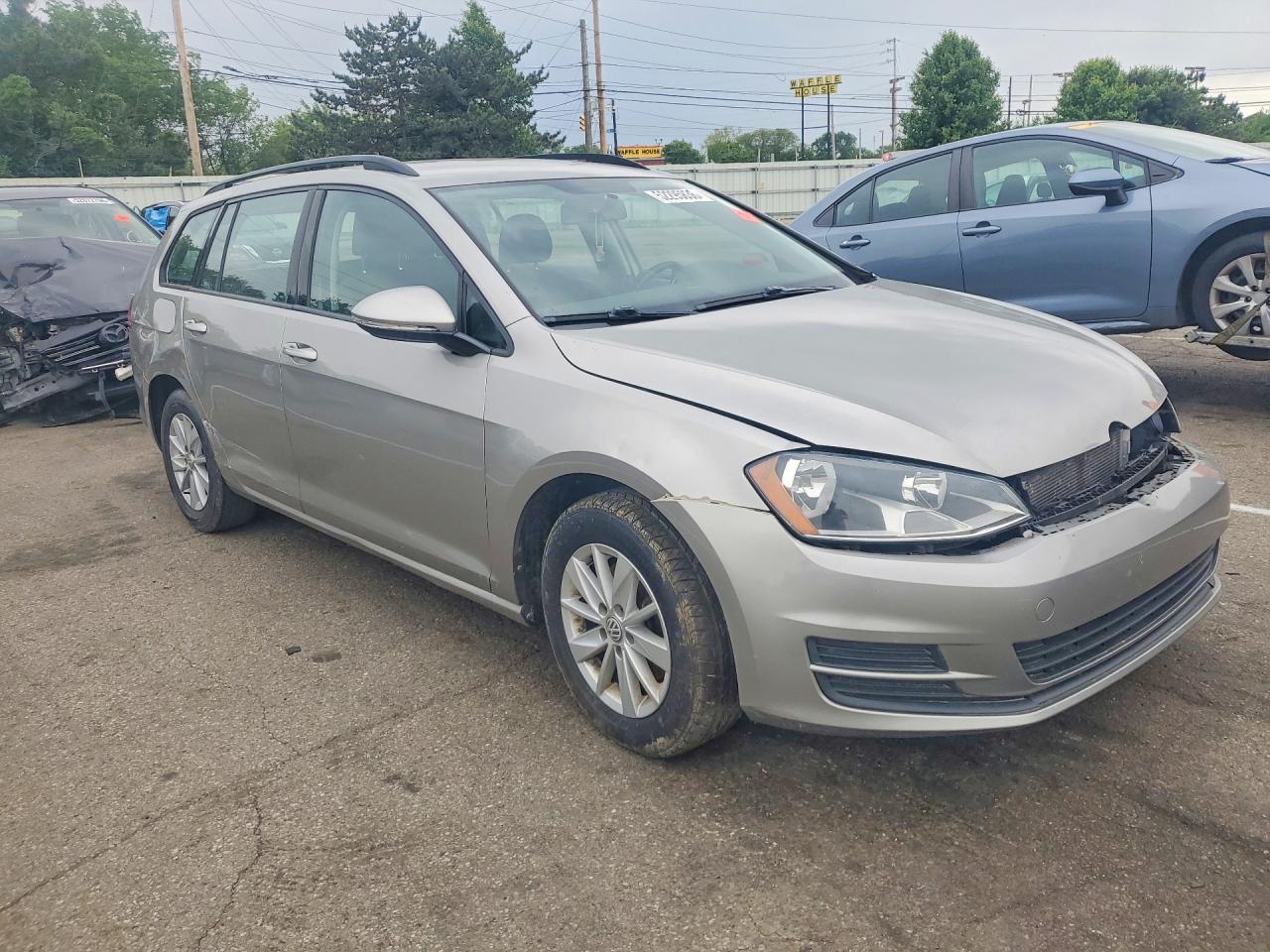 2016 Volkswagen Golf Sportwagen S - Image 4