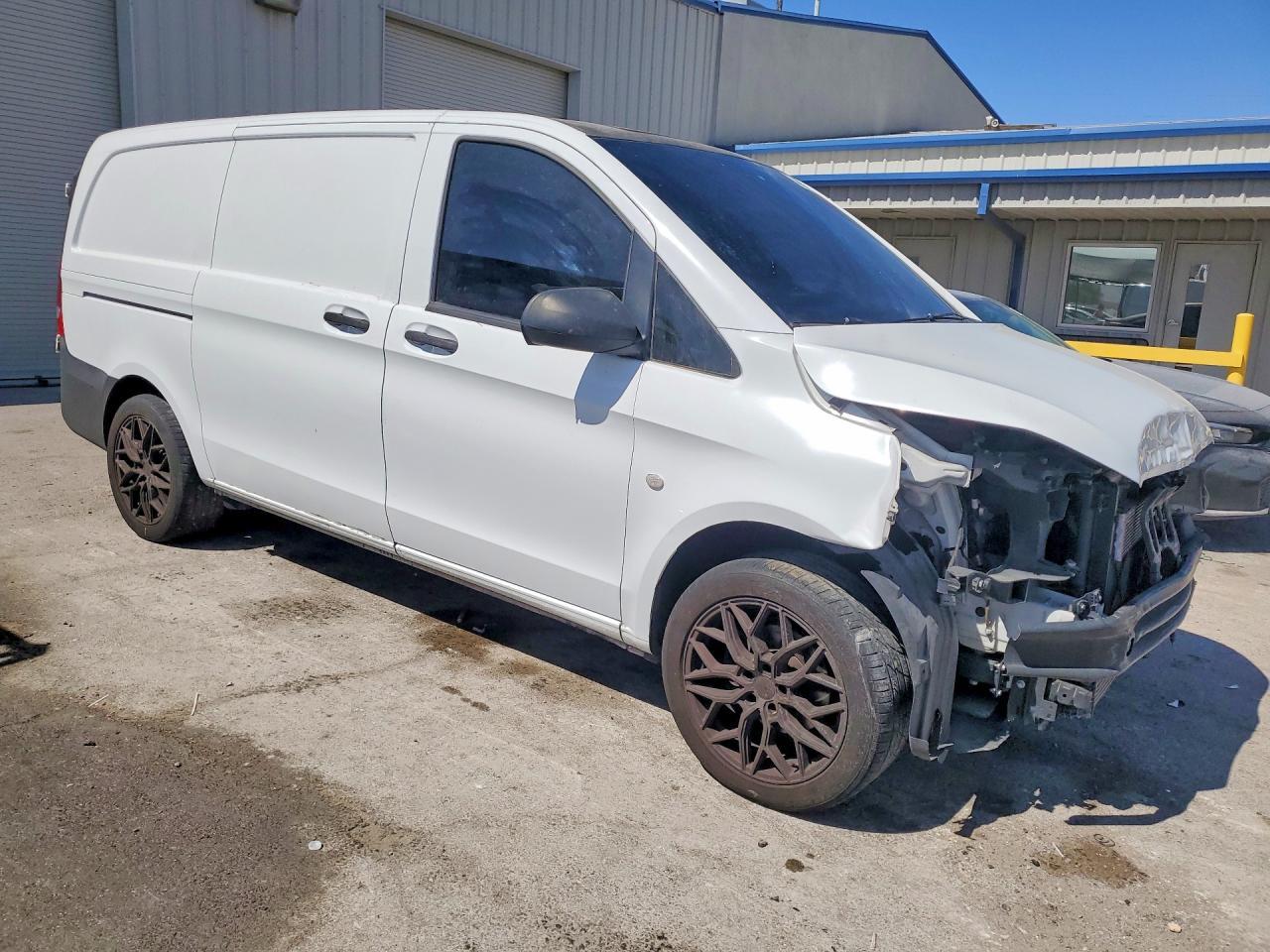 2020 Mercedes Benz Metris - Фото 4
