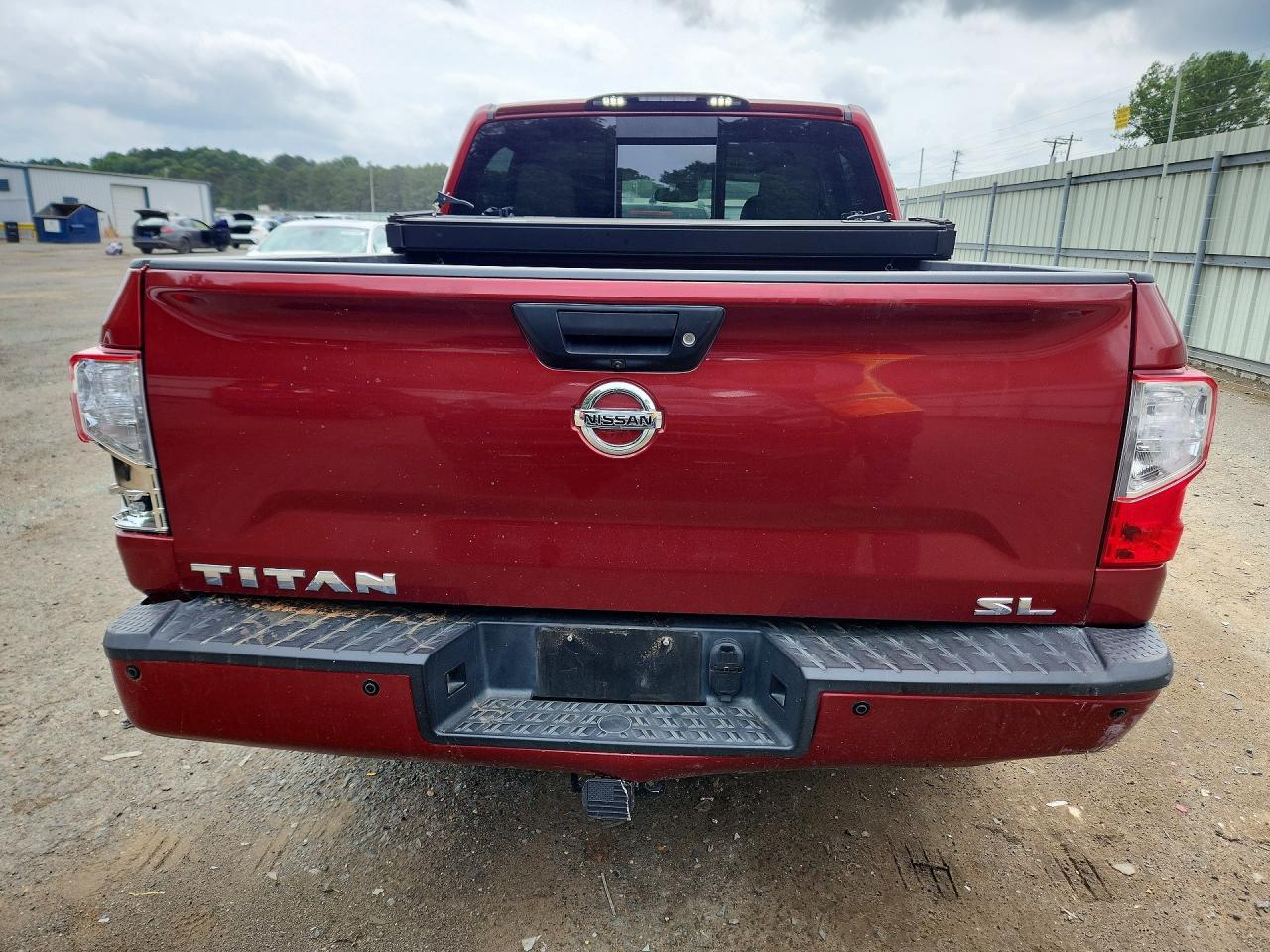 2017 Nissan Titan Sl - Image 6