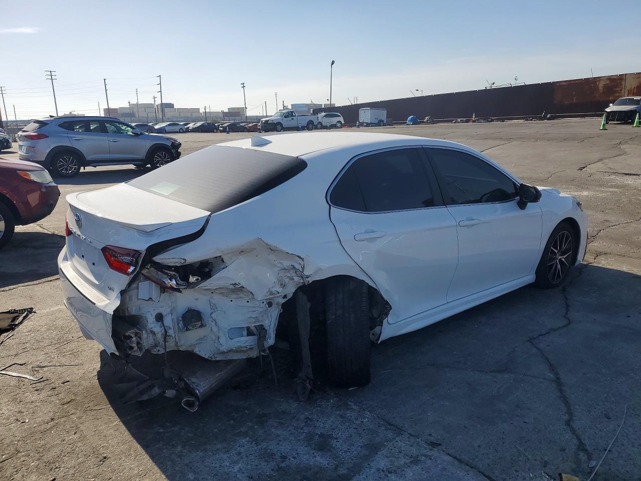 2023 Toyota Camry Se - Фото 3