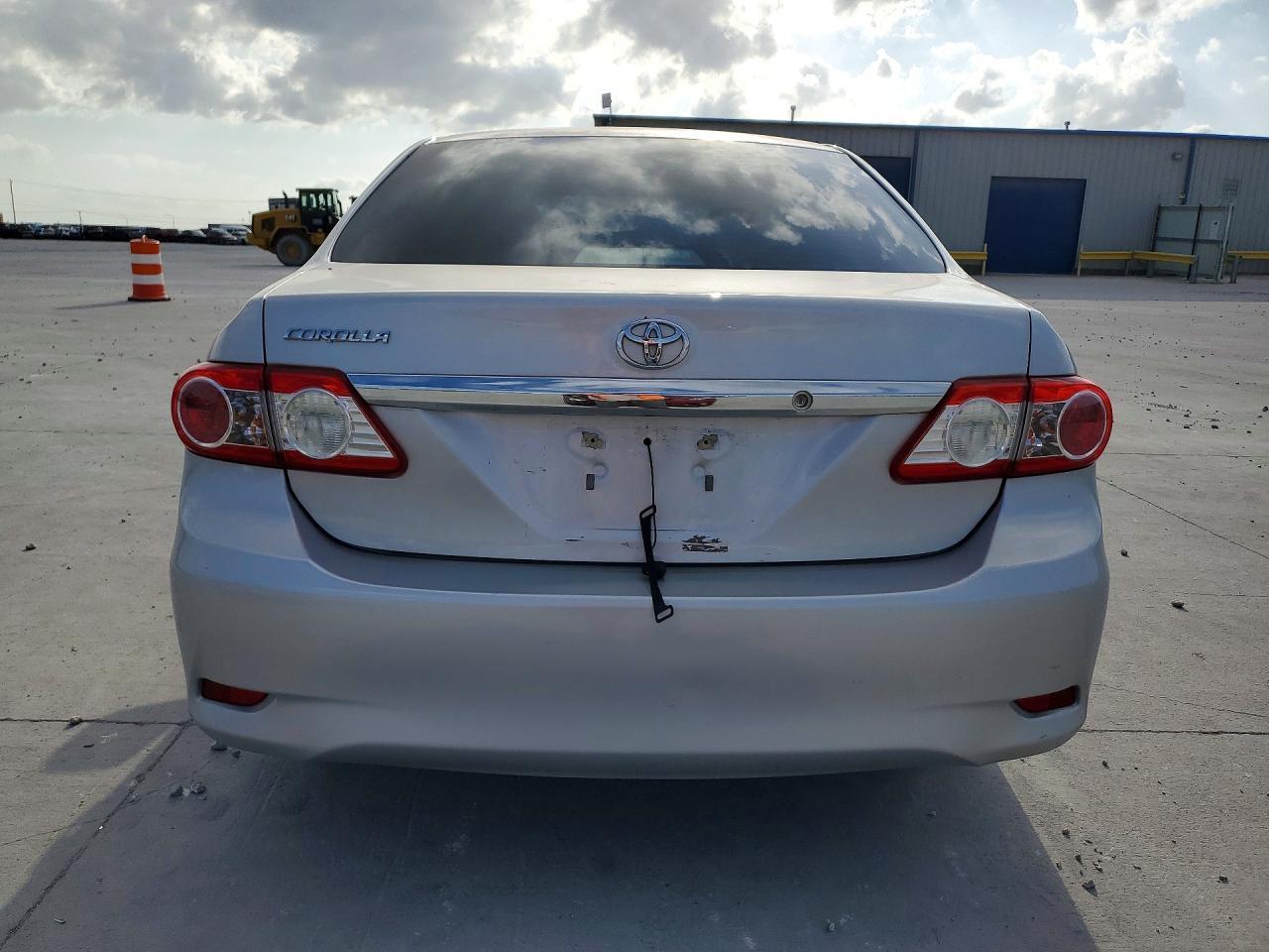 2013 Toyota Corolla L - Фото 6
