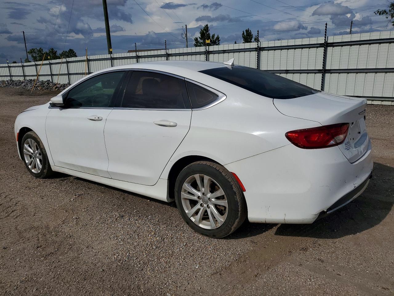2016 Chrysler 200 Limited - Фото 2