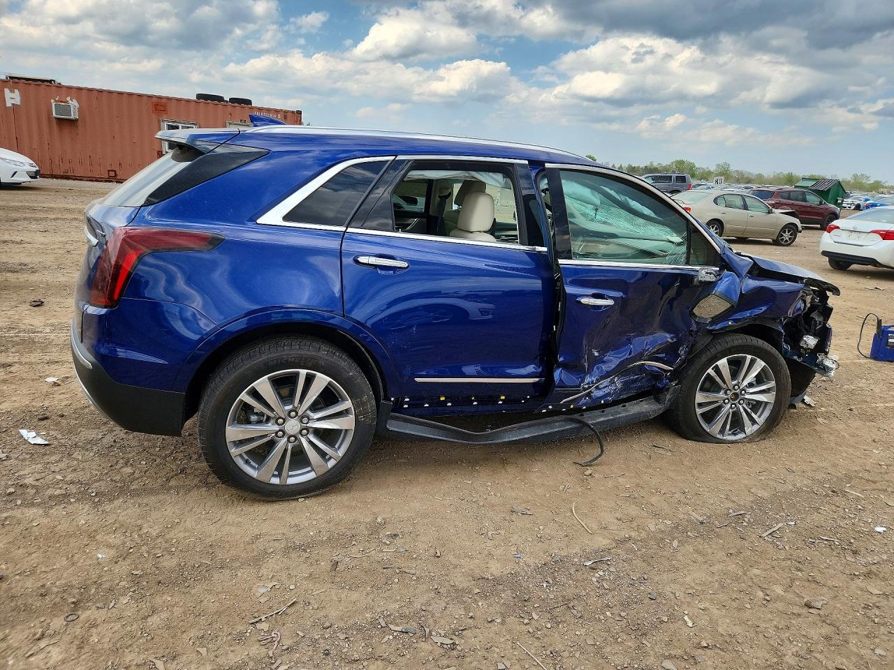 2024 Cadillac Xt5 Premium Luxury - Image 3