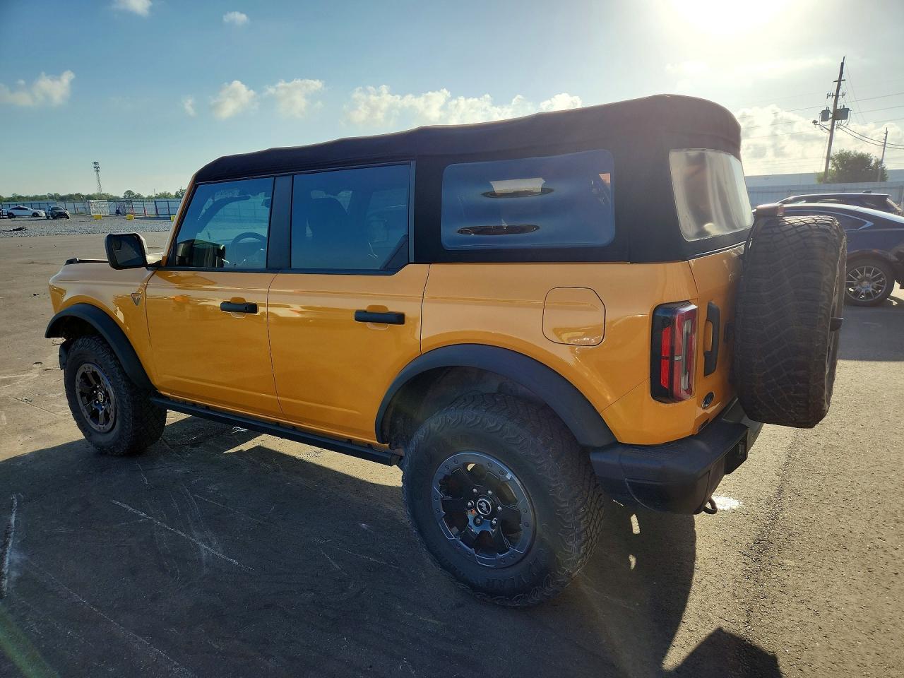 2022 Ford Bronco Base - Image 2