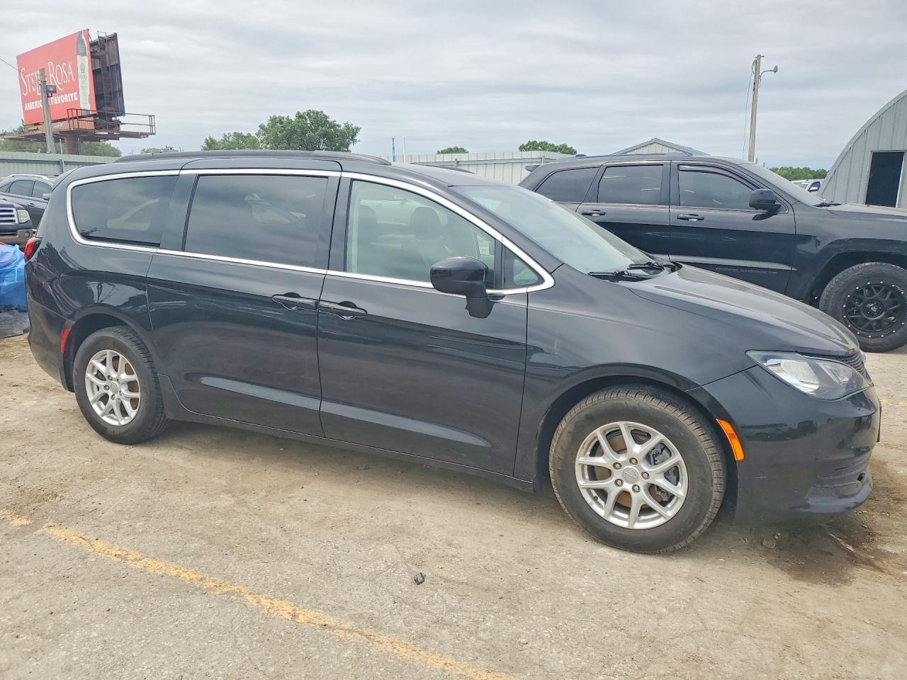 2020 Chrysler Voyager Lxi - Фото 4
