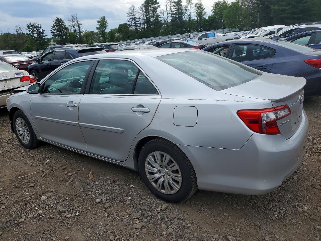 2012 Toyota Camry Le - Фото 2
