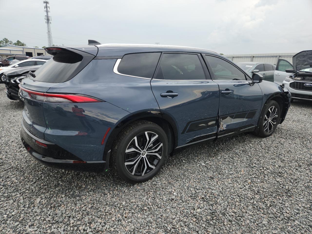 2025 Toyota Crown Signia Xle - Фото 3