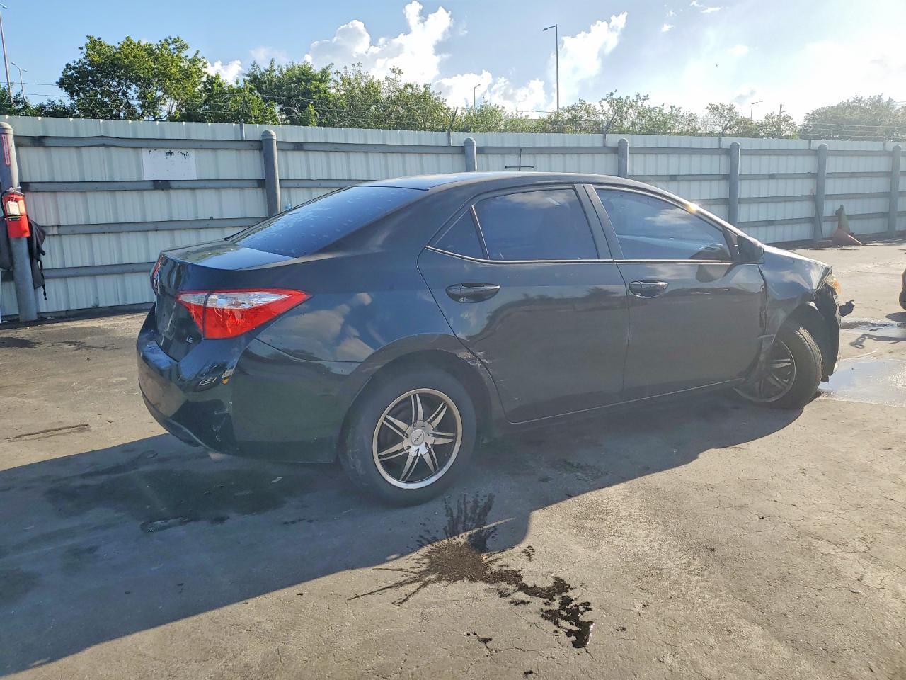 2015 Toyota Corolla Le - Фото 3