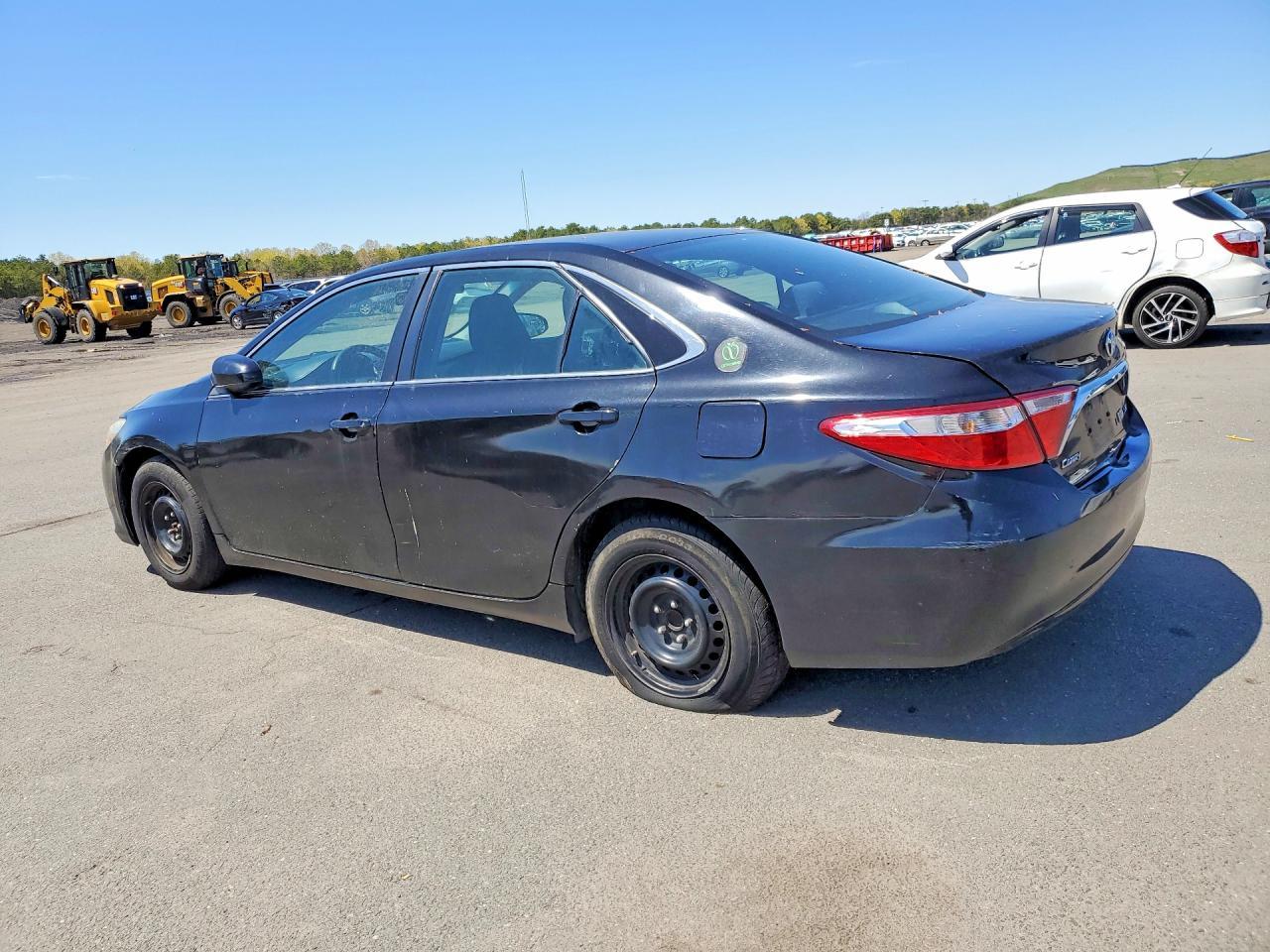 2017 Toyota Camry Hybrid Le - Фото 2
